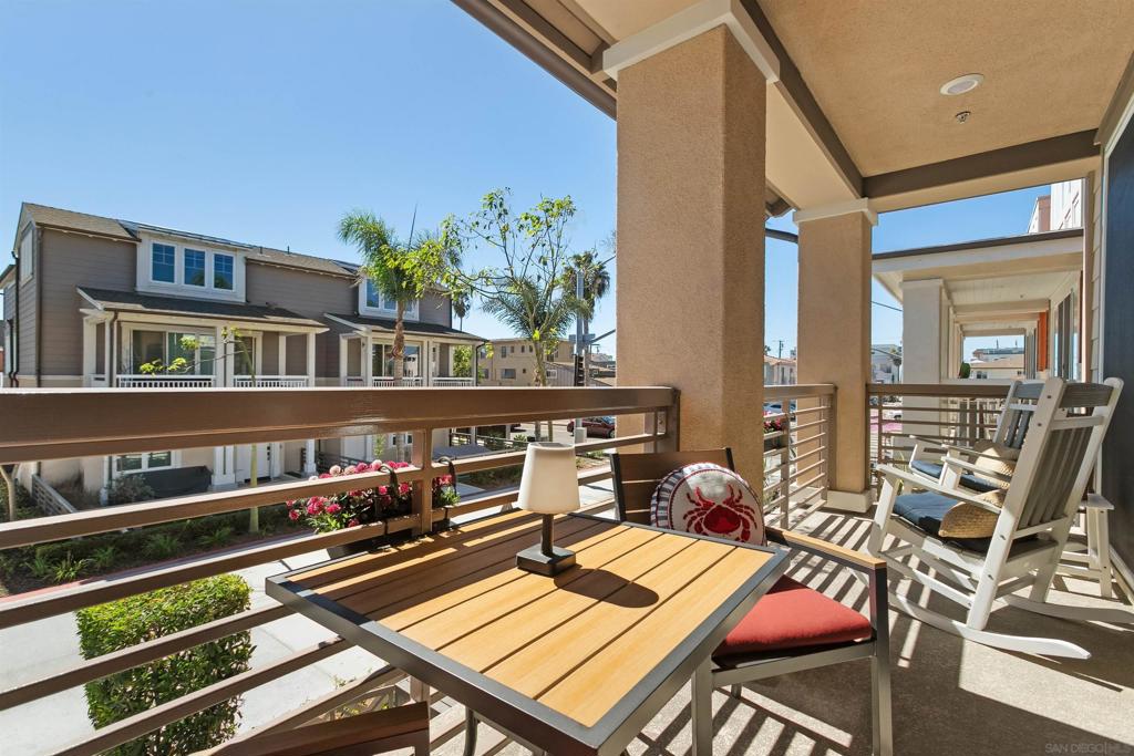 810 Santa Barbara Pl, San Diego, CA 92109