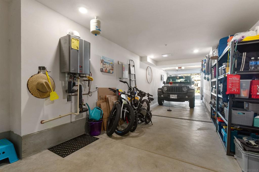 810 Santa Barbara Pl, San Diego, CA 92109