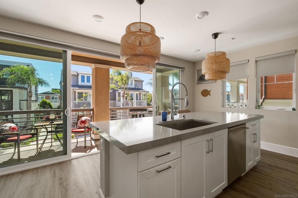 810 Santa Barbara Pl, San Diego, CA 92109