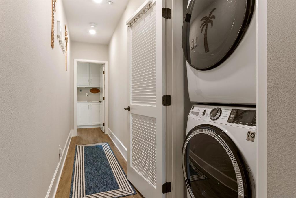 810 Santa Barbara Pl, San Diego, CA 92109