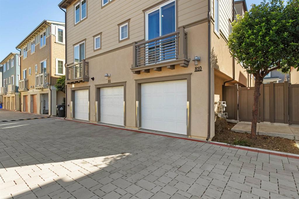 810 Santa Barbara Pl, San Diego, CA 92109