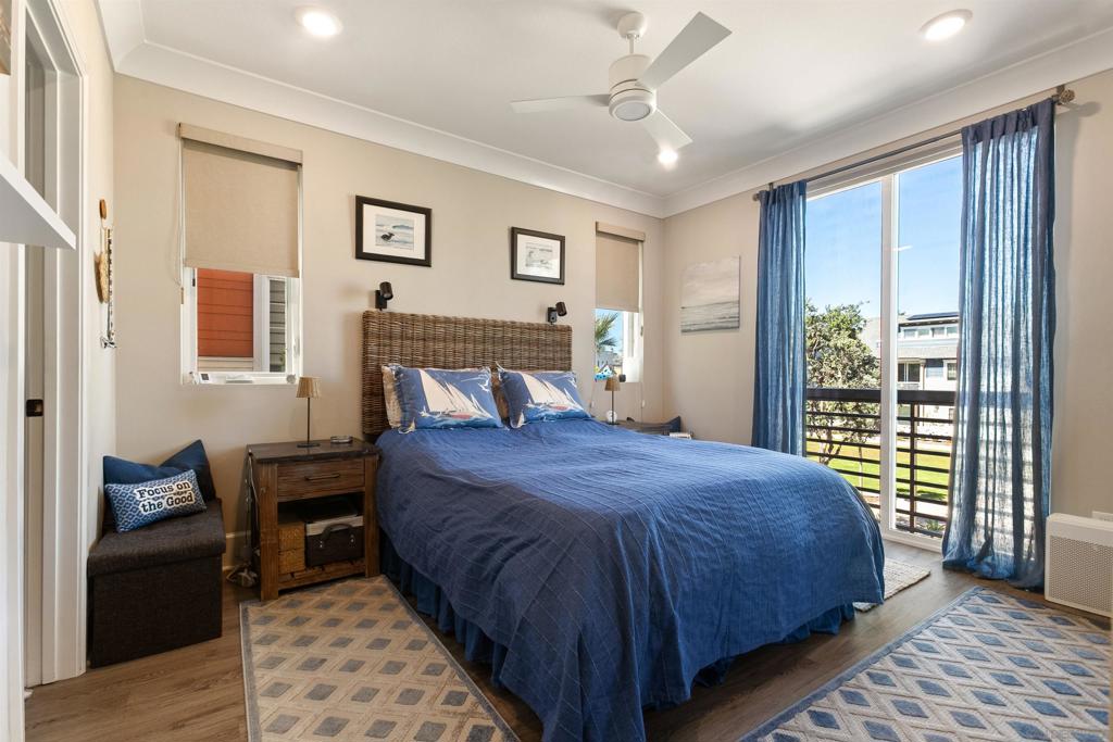 810 Santa Barbara Pl, San Diego, CA 92109