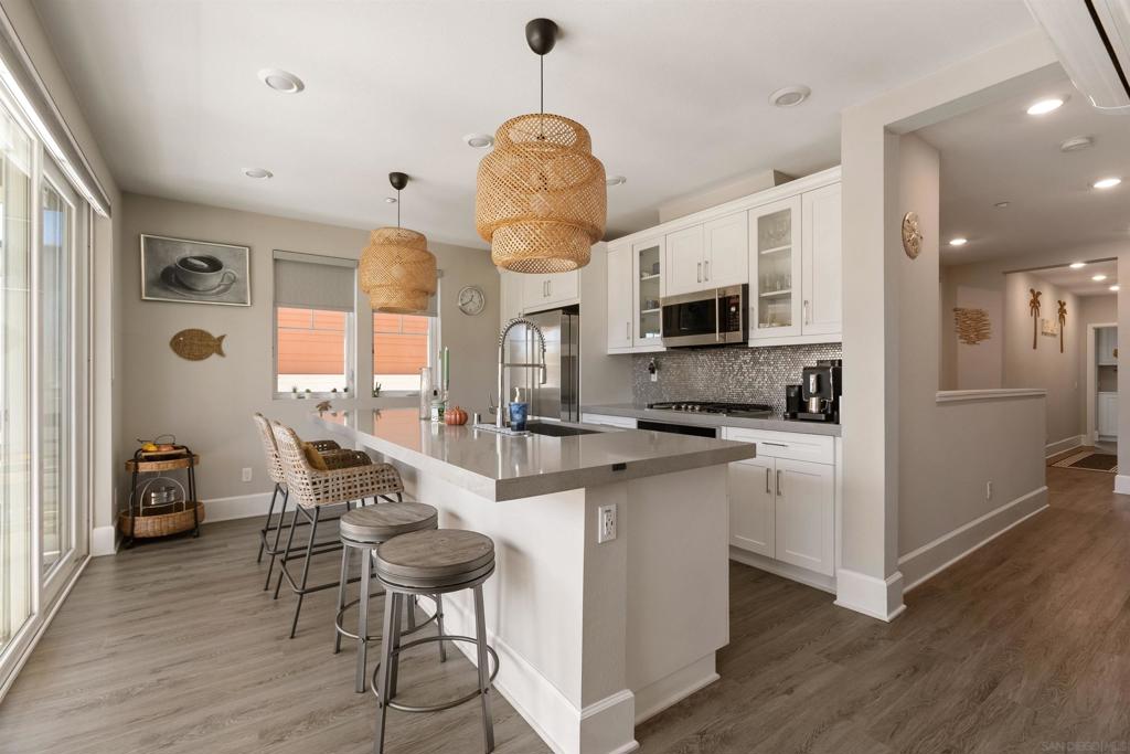 810 Santa Barbara Pl, San Diego, CA 92109