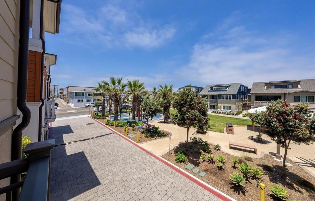 810 Santa Barbara Pl, San Diego, CA 92109
