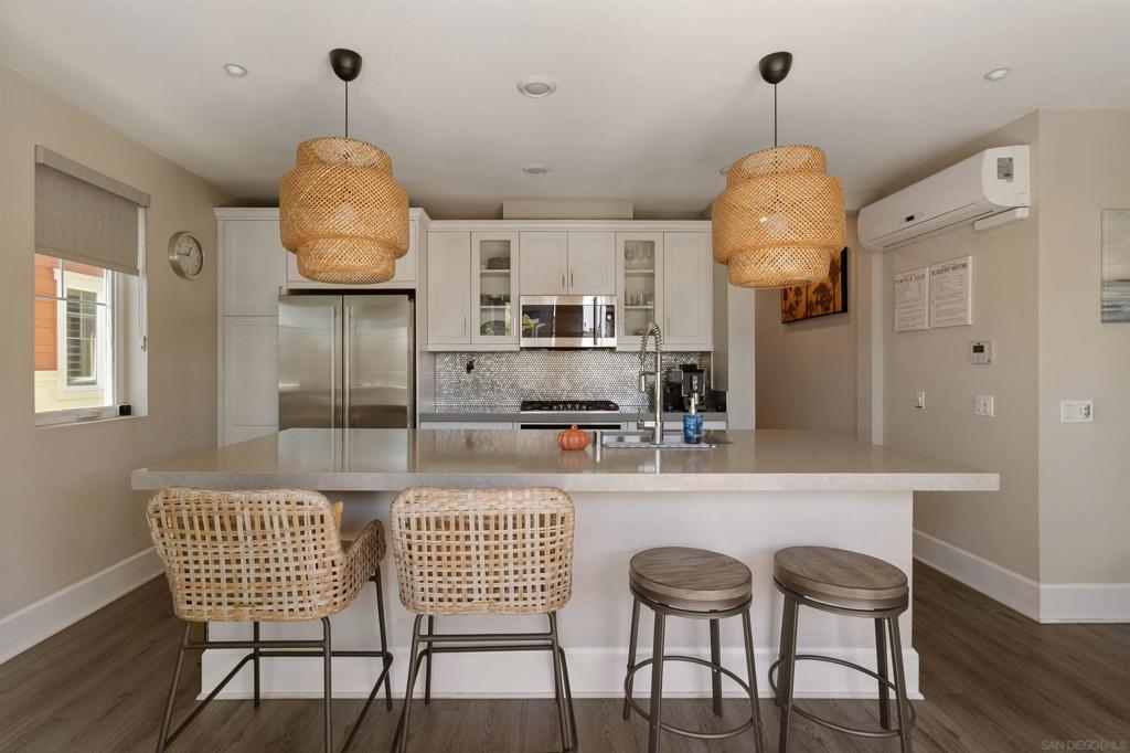 810 Santa Barbara Pl, San Diego, CA 92109
