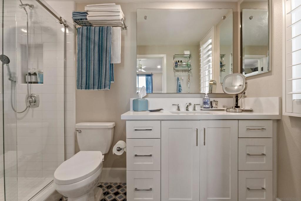 810 Santa Barbara Pl, San Diego, CA 92109