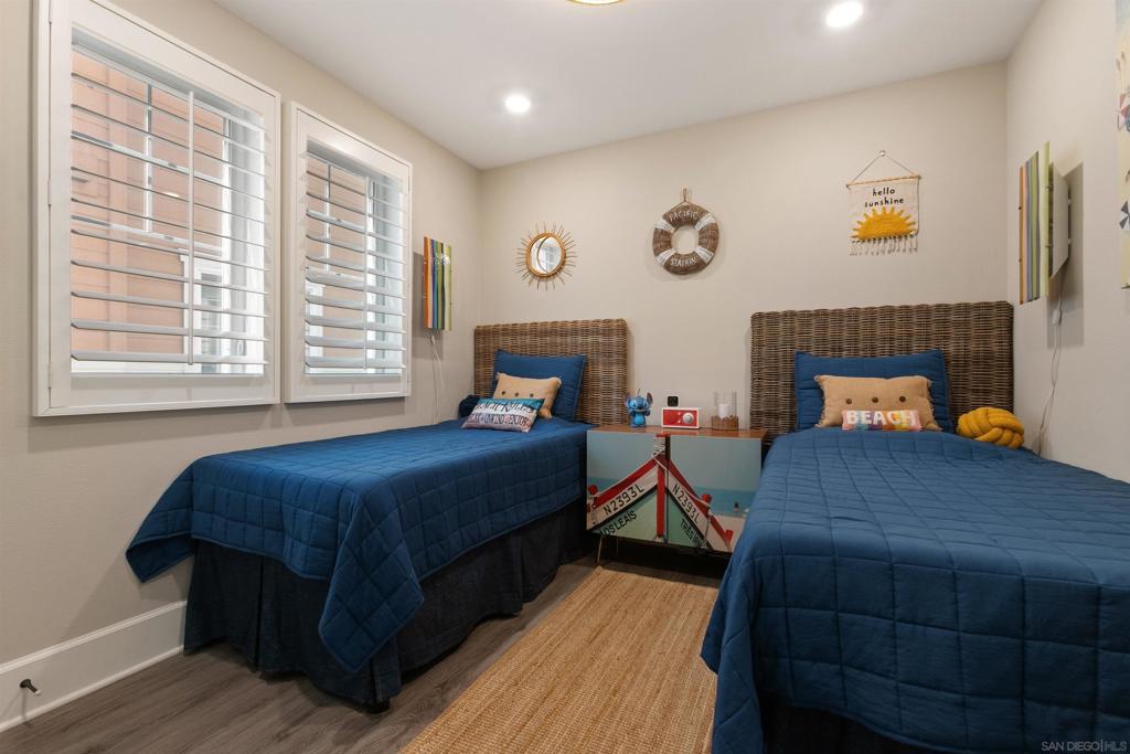 810 Santa Barbara Pl, San Diego, CA 92109