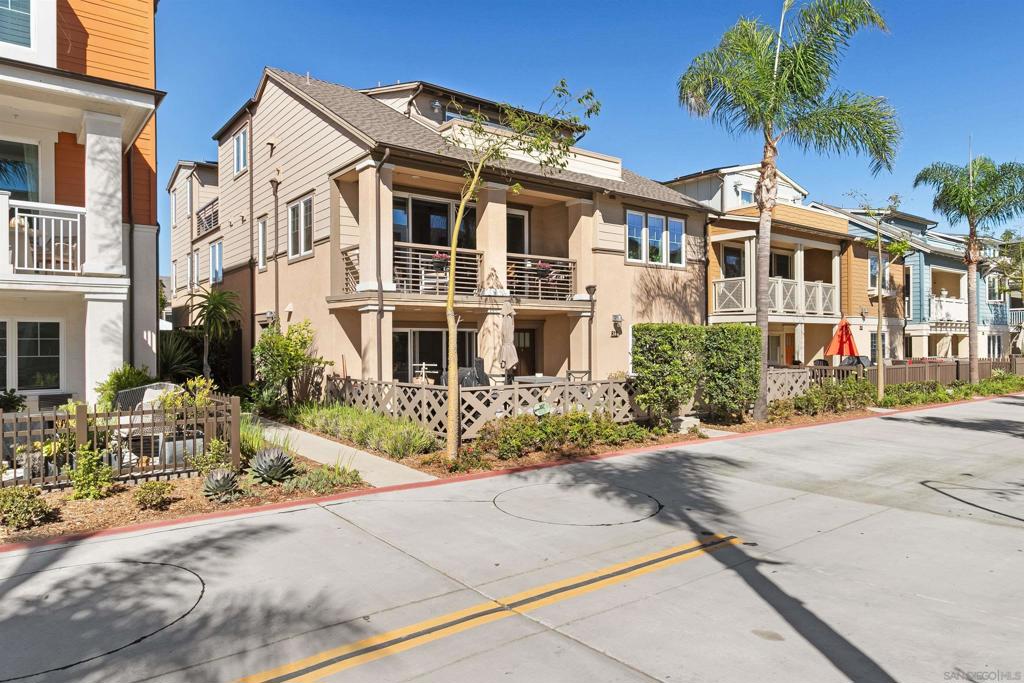 810 Santa Barbara Pl, San Diego, CA 92109