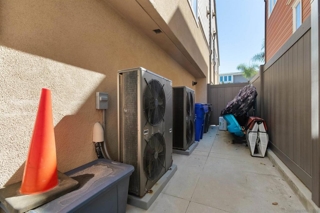 810 Santa Barbara Pl, San Diego, CA 92109