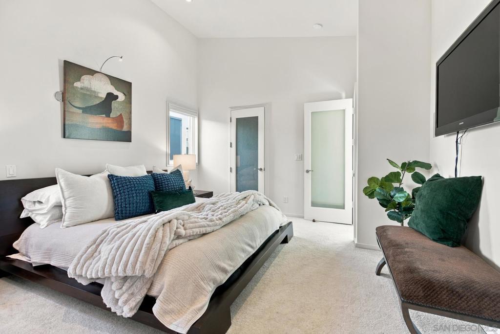 1528 Glorietta Blvd, Coronado, CA 92118
