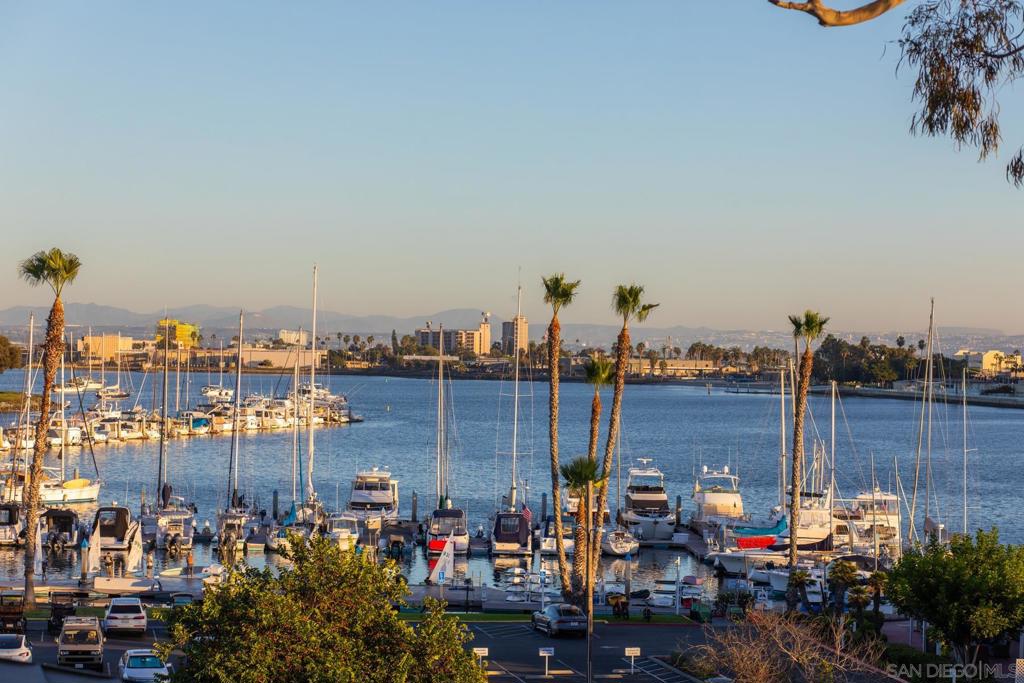 1528 Glorietta Blvd, Coronado, CA 92118