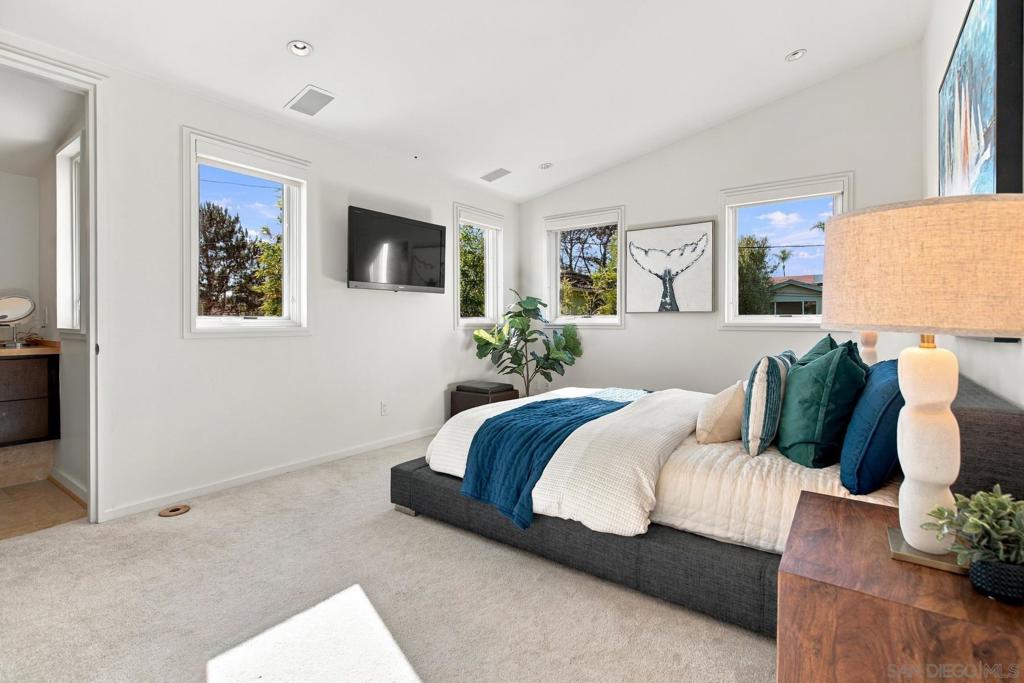 1528 Glorietta Blvd, Coronado, CA 92118