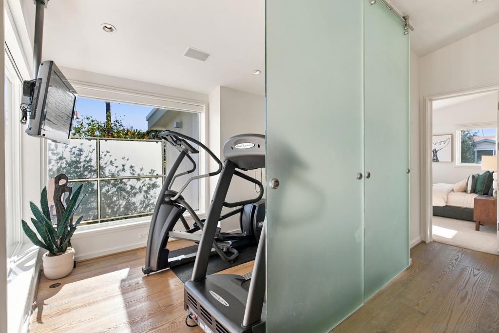 1528 Glorietta Blvd, Coronado, CA 92118