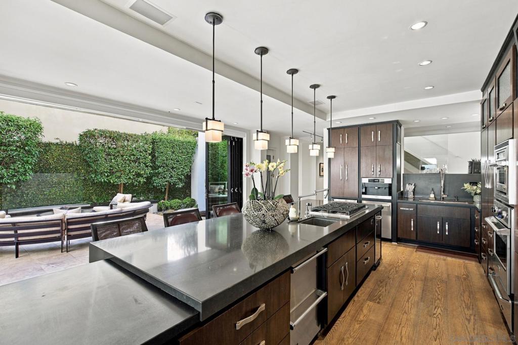 1528 Glorietta Blvd, Coronado, CA 92118