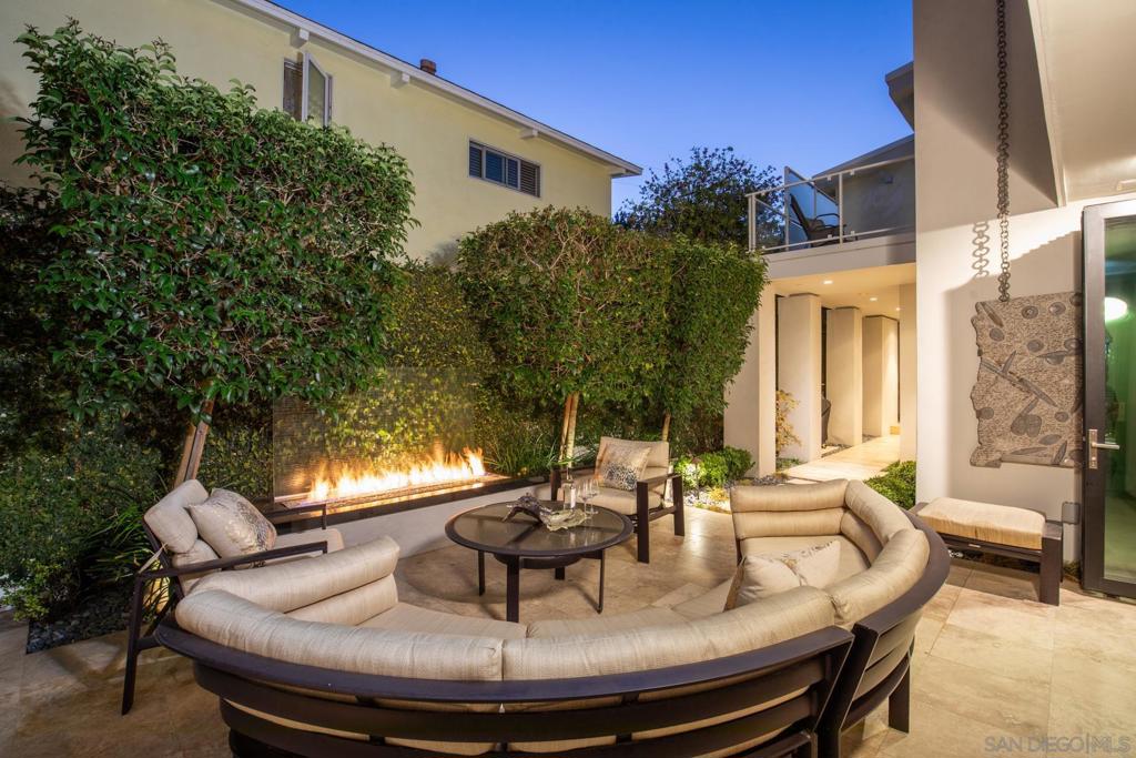 1528 Glorietta Blvd, Coronado, CA 92118
