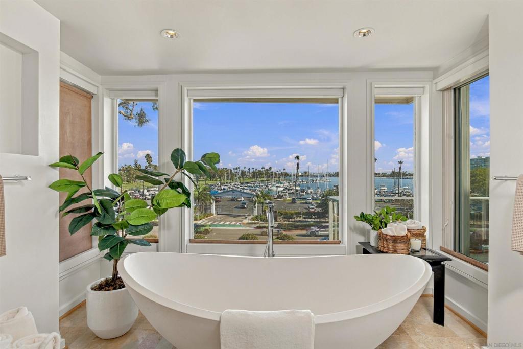 1528 Glorietta Blvd, Coronado, CA 92118