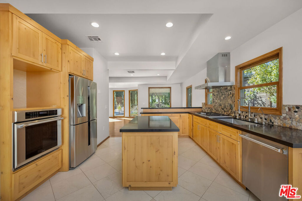 3058 Hollycrest Place, Los Angeles, CA 90068 3058 Hollycrest Place, Los Angeles, CA 90068