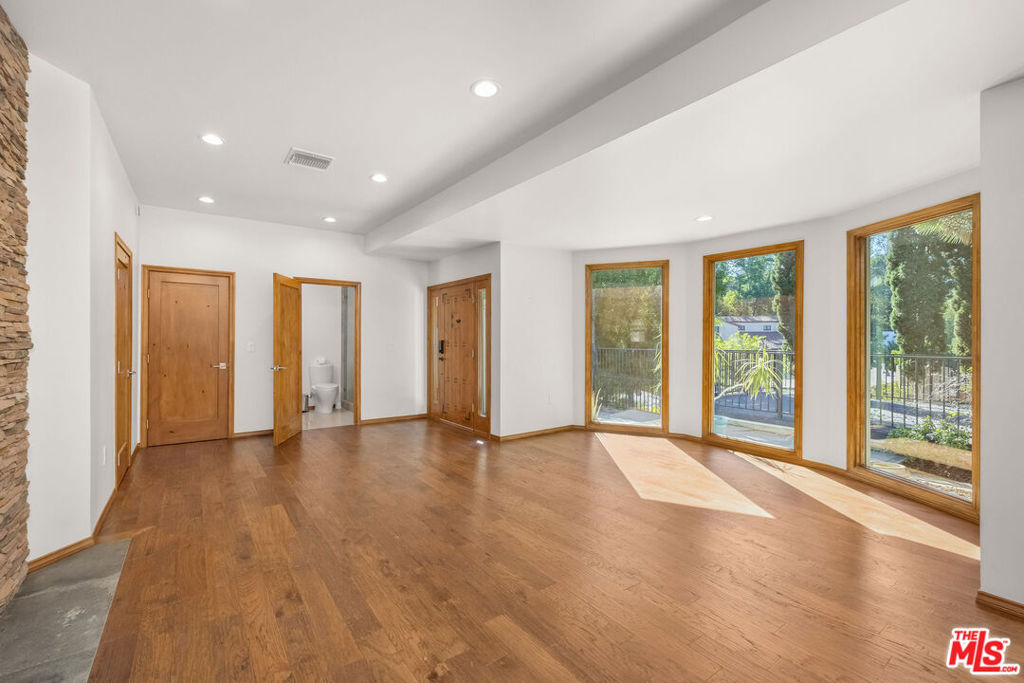 3058 Hollycrest Place, Los Angeles, CA 90068 3058 Hollycrest Place, Los Angeles, CA 90068
