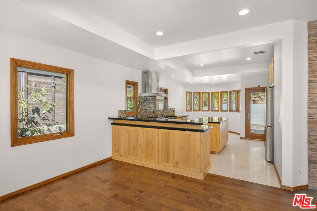 3058 Hollycrest Place, Los Angeles, CA 90068 3058 Hollycrest Place, Los Angeles, CA 90068
