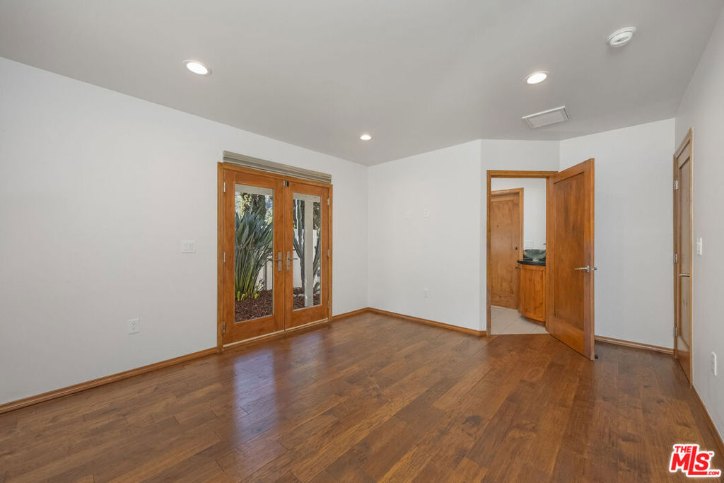 3058 Hollycrest Place, Los Angeles, CA 90068