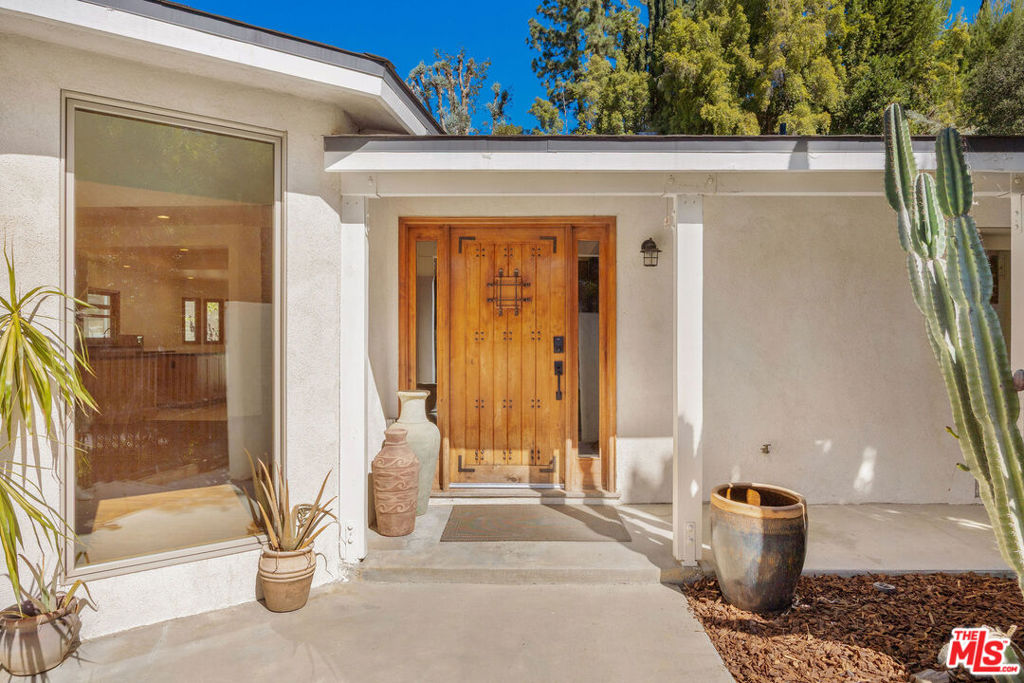 3058 Hollycrest Place, Los Angeles, CA 90068