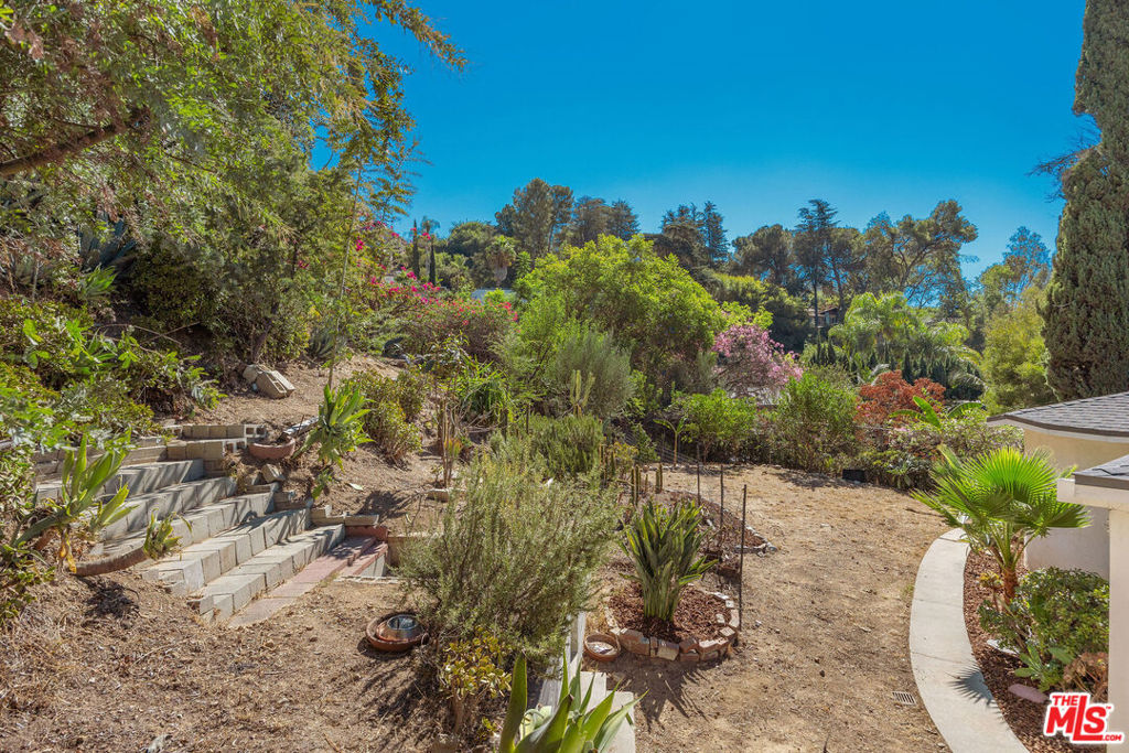 3058 Hollycrest Place, Los Angeles, CA 90068