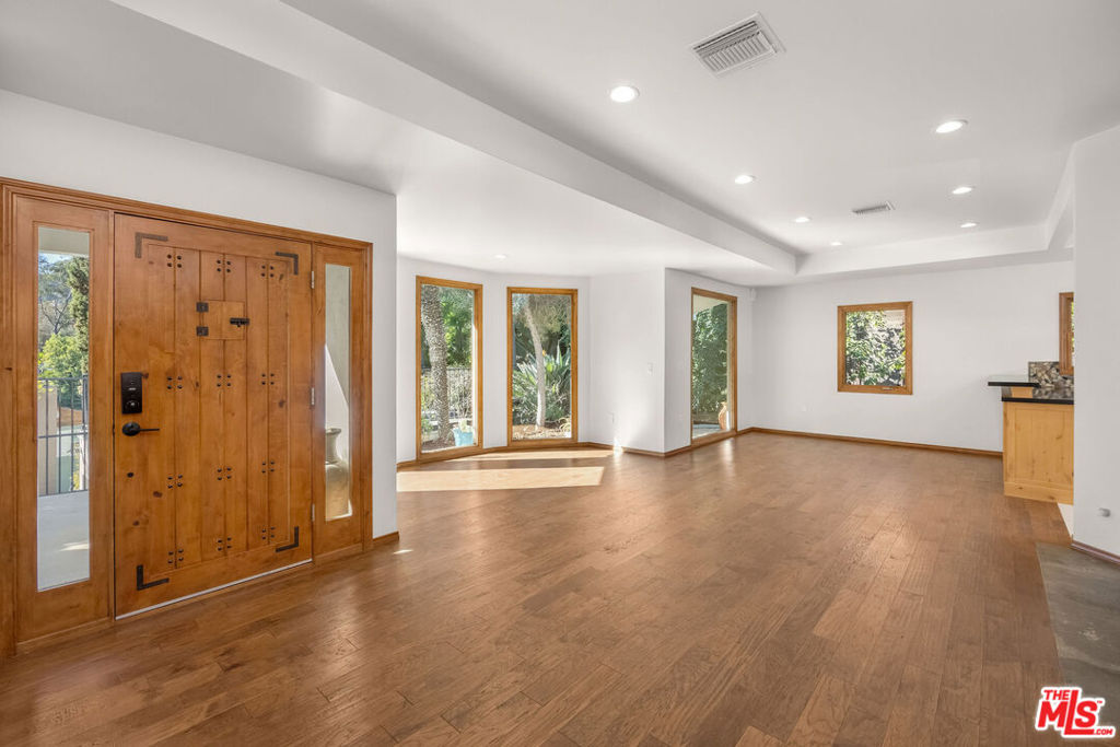 3058 Hollycrest Place, Los Angeles, CA 90068 3058 Hollycrest Place, Los Angeles, CA 90068