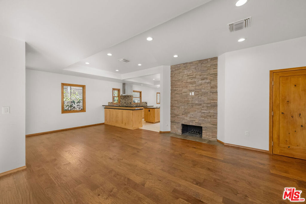 3058 Hollycrest Place, Los Angeles, CA 90068 3058 Hollycrest Place, Los Angeles, CA 90068