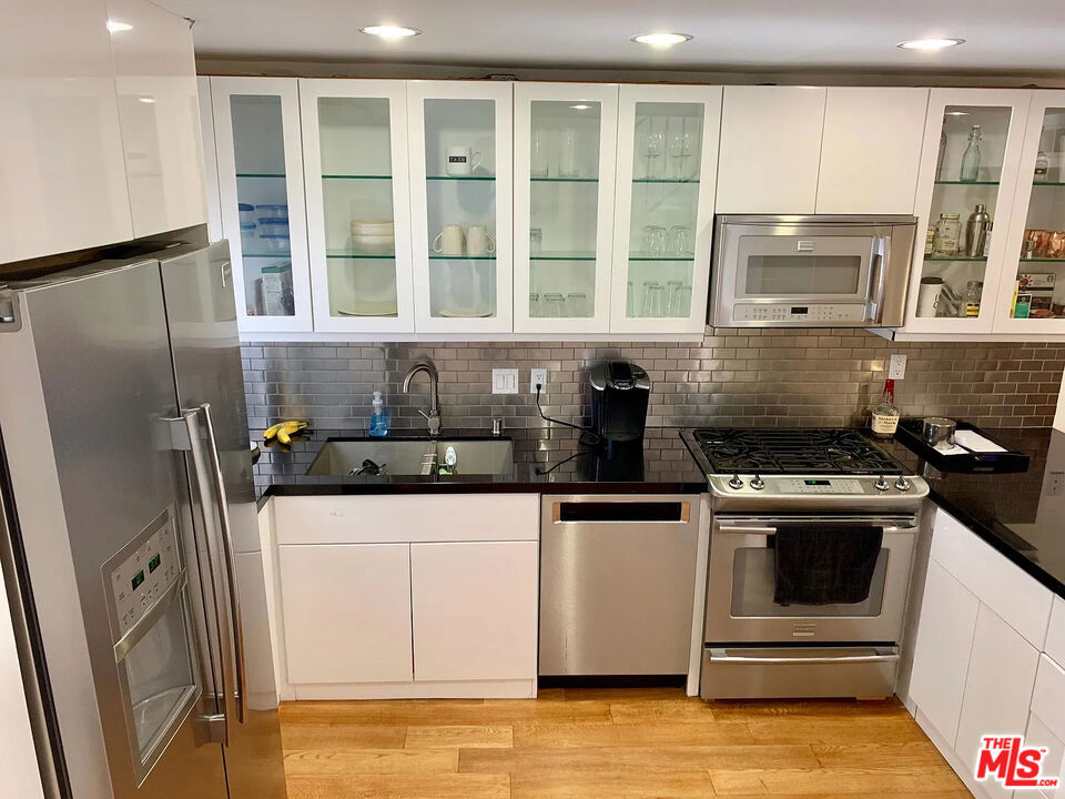 11630 Chenault Street, Los Angeles, CA 90049