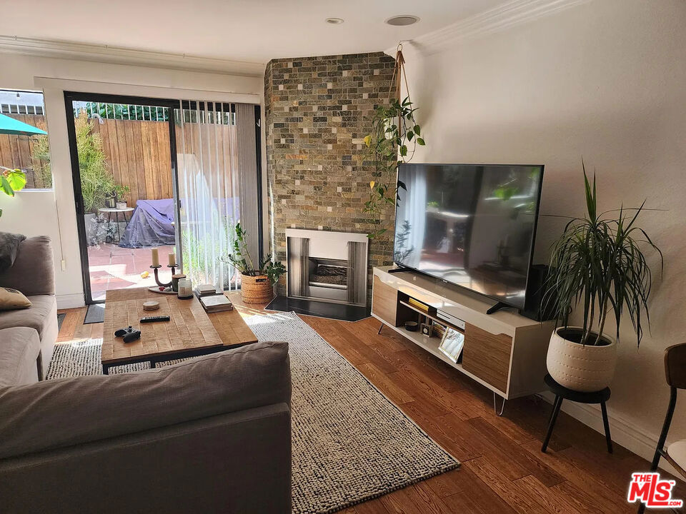 11630 Chenault Street, Los Angeles, CA 90049 11630 Chenault Street, Los Angeles, CA 90049