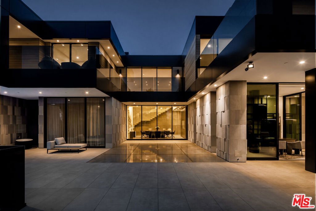 1140 Summit Drive, Beverly Hills, CA 90210
