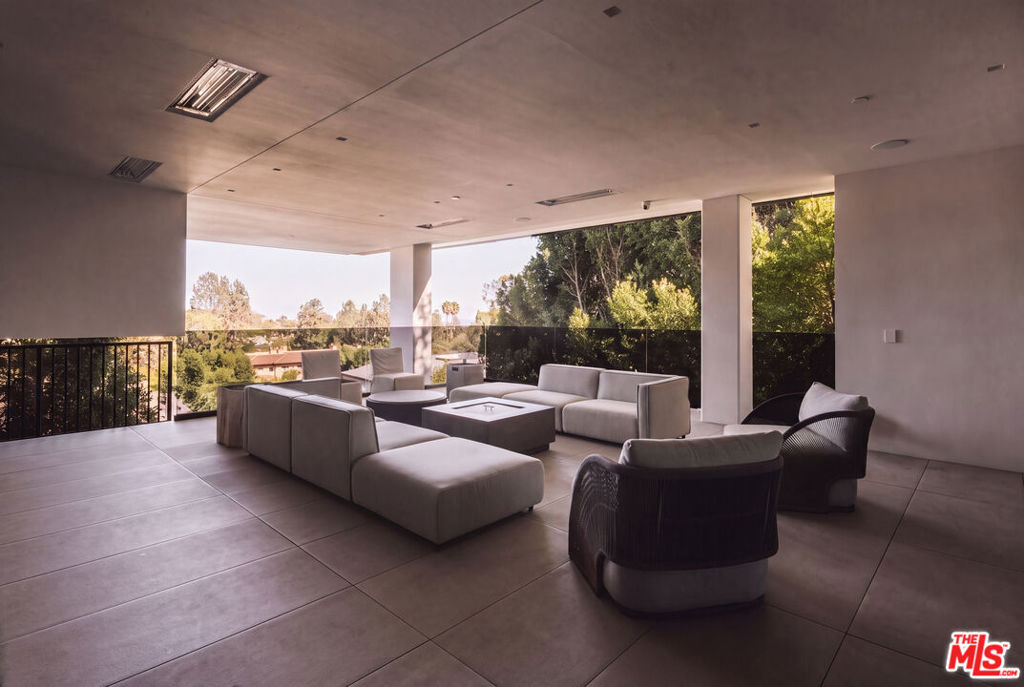 1140 Summit Drive, Beverly Hills, CA 90210