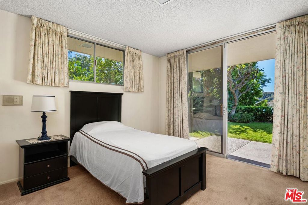 3031 Elvido Drive, Los Angeles, CA 90049