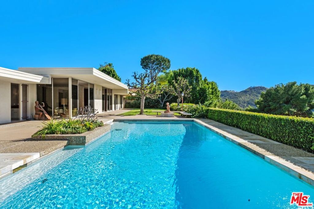 3031 Elvido Drive, Los Angeles, CA 90049