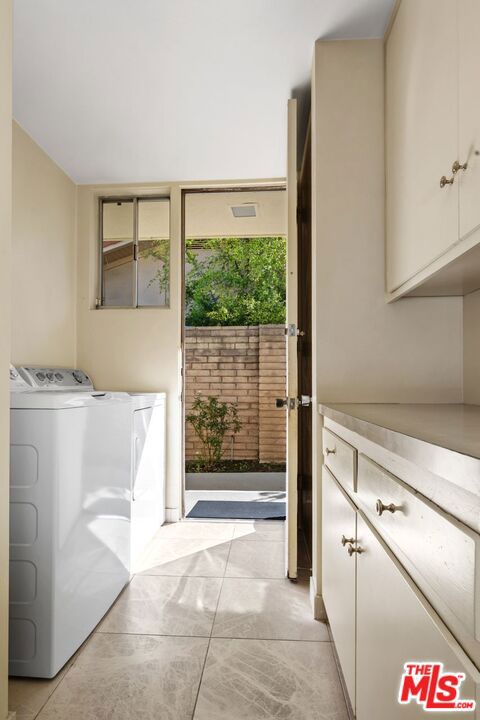 3031 Elvido Drive, Los Angeles, CA 90049