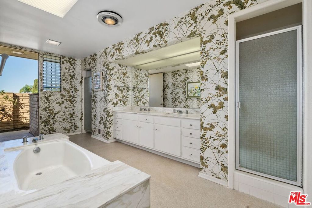 3031 Elvido Drive, Los Angeles, CA 90049