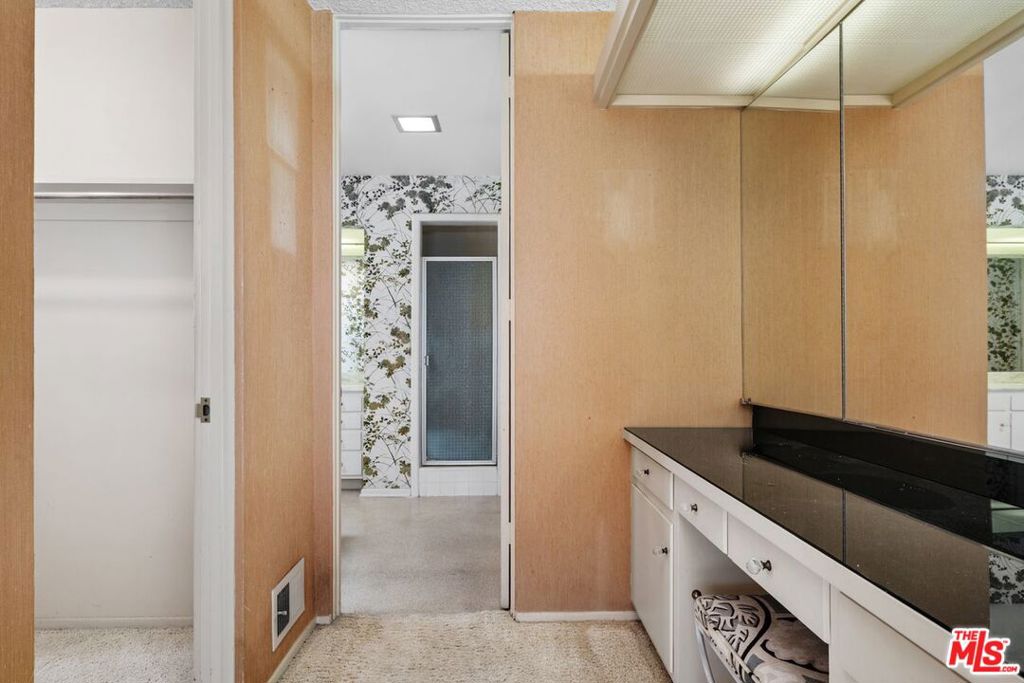 3031 Elvido Drive, Los Angeles, CA 90049