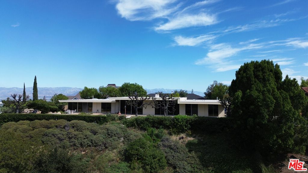 3031 Elvido Drive, Los Angeles, CA 90049