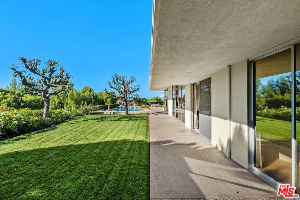 3031 Elvido Drive, Los Angeles, CA 90049