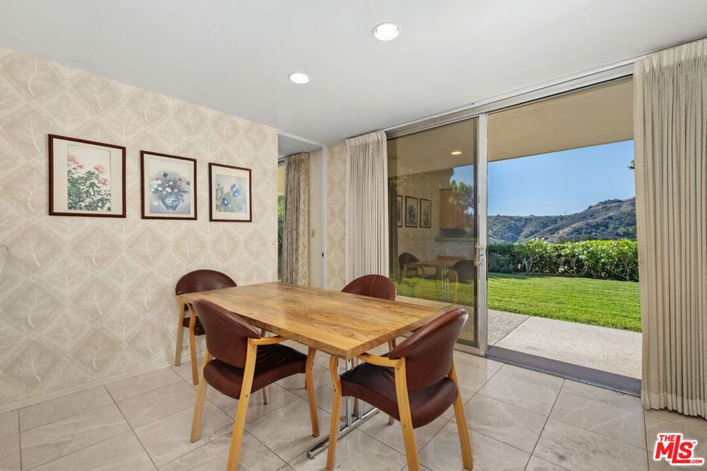 3031 Elvido Drive, Los Angeles, CA 90049