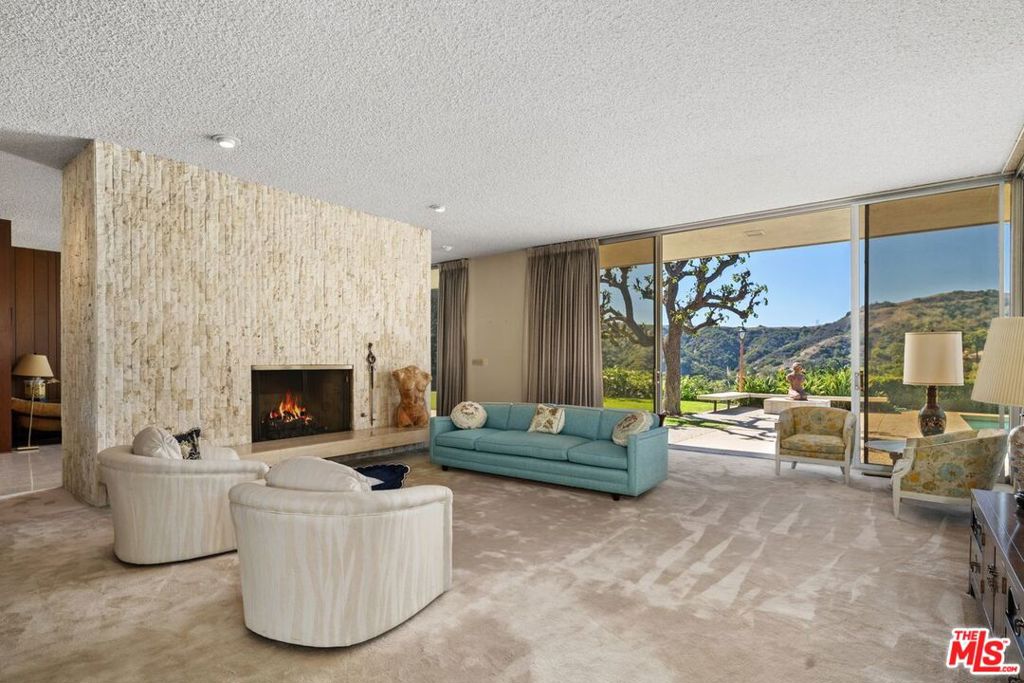 3031 Elvido Drive, Los Angeles, CA 90049
