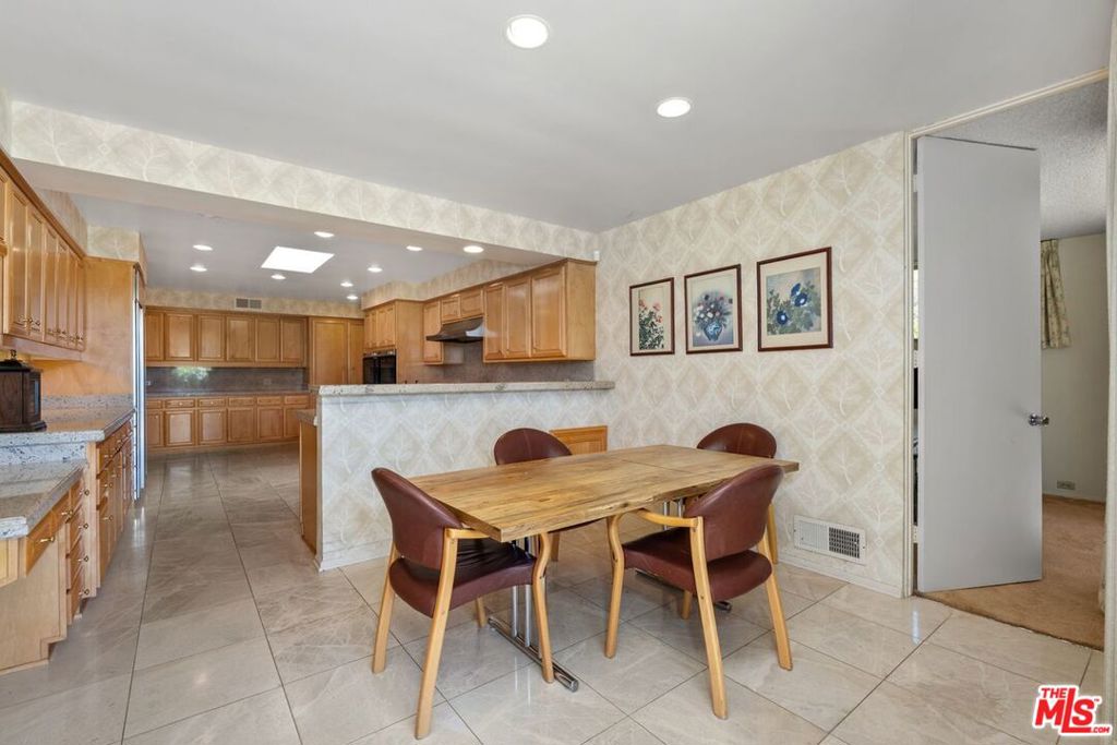3031 Elvido Drive, Los Angeles, CA 90049
