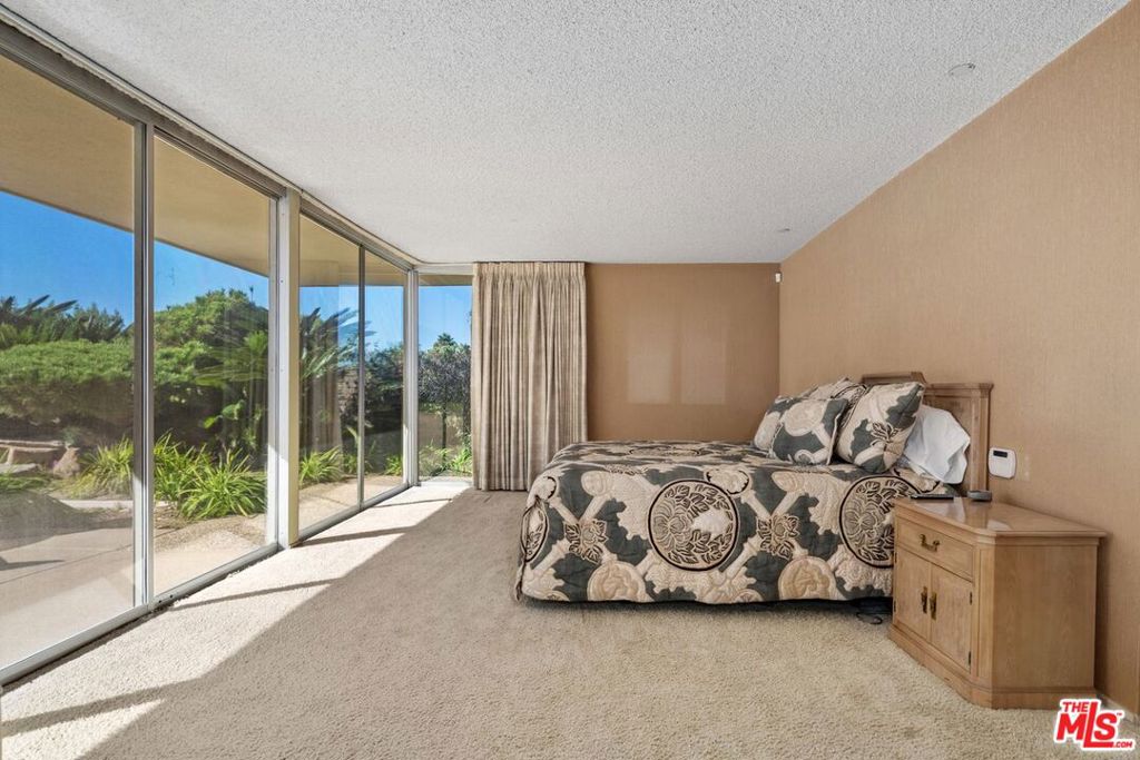 3031 Elvido Drive, Los Angeles, CA 90049
