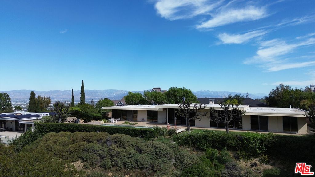 3031 Elvido Drive, Los Angeles, CA 90049