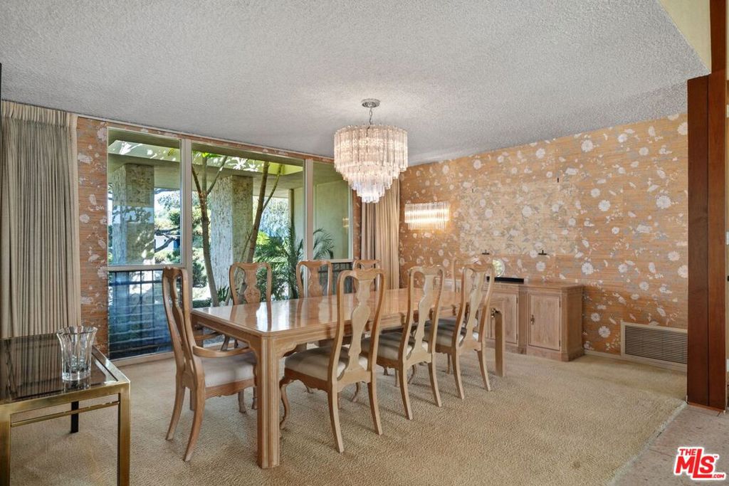 3031 Elvido Drive, Los Angeles, CA 90049