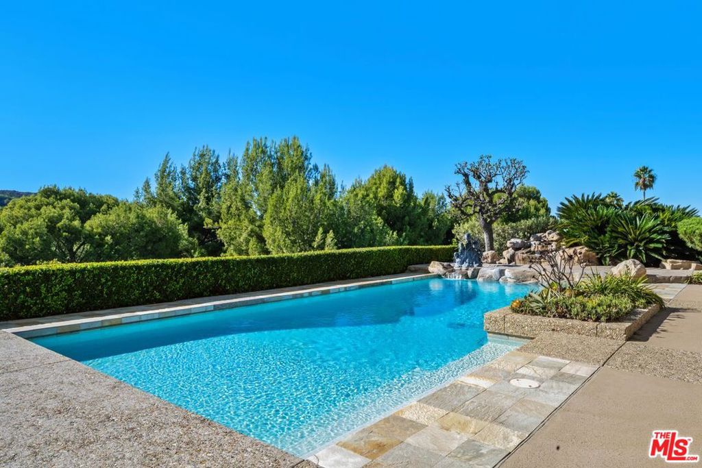 3031 Elvido Drive, Los Angeles, CA 90049