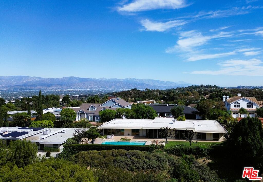 3031 Elvido Drive, Los Angeles, CA 90049