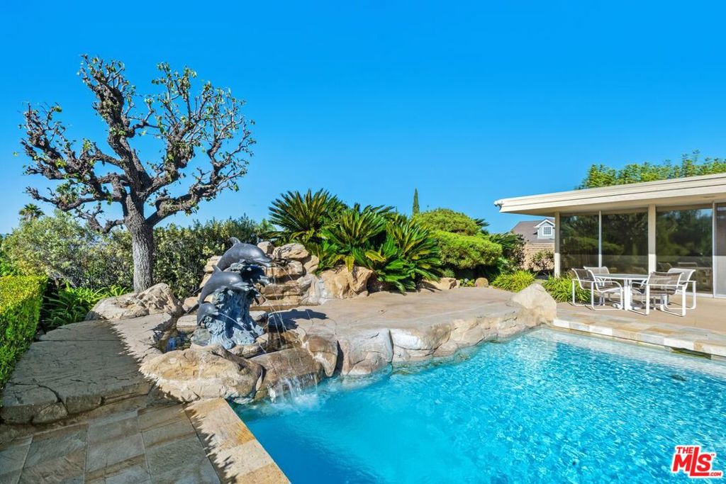 3031 Elvido Drive, Los Angeles, CA 90049