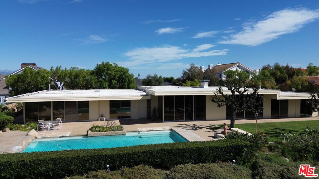 3031 Elvido Drive, Los Angeles, CA 90049