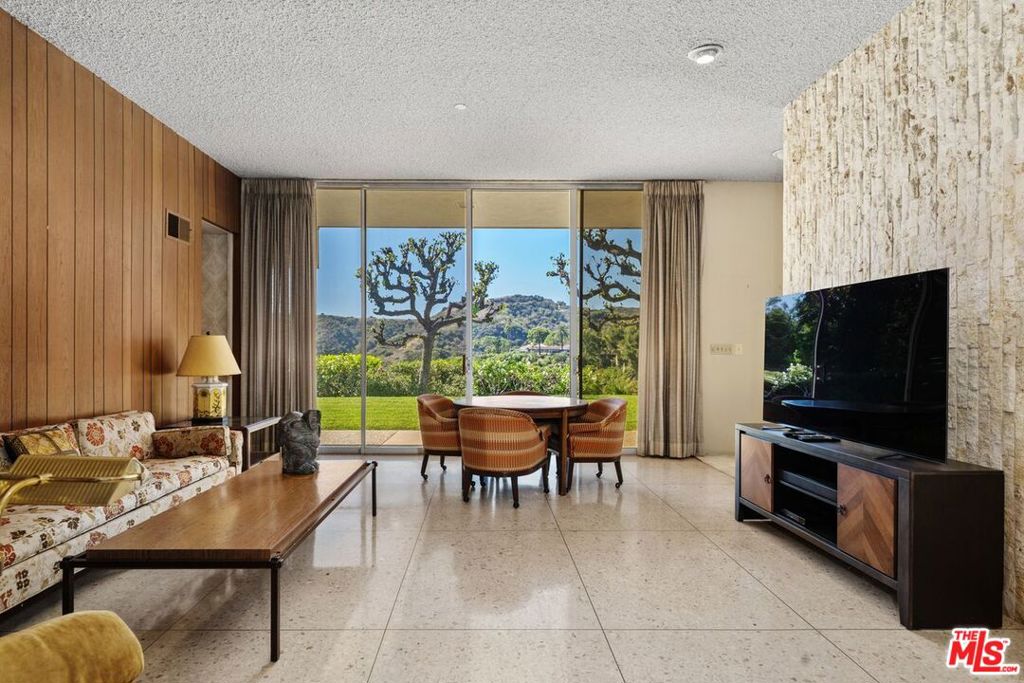3031 Elvido Drive, Los Angeles, CA 90049